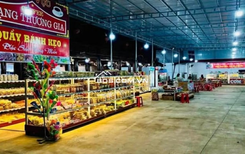 Bán trạm dừng chân kèm nhà sàn gỗ Lim Lào cung đình cùng toàn bộ công trình kiến trúc gắn liền với đất